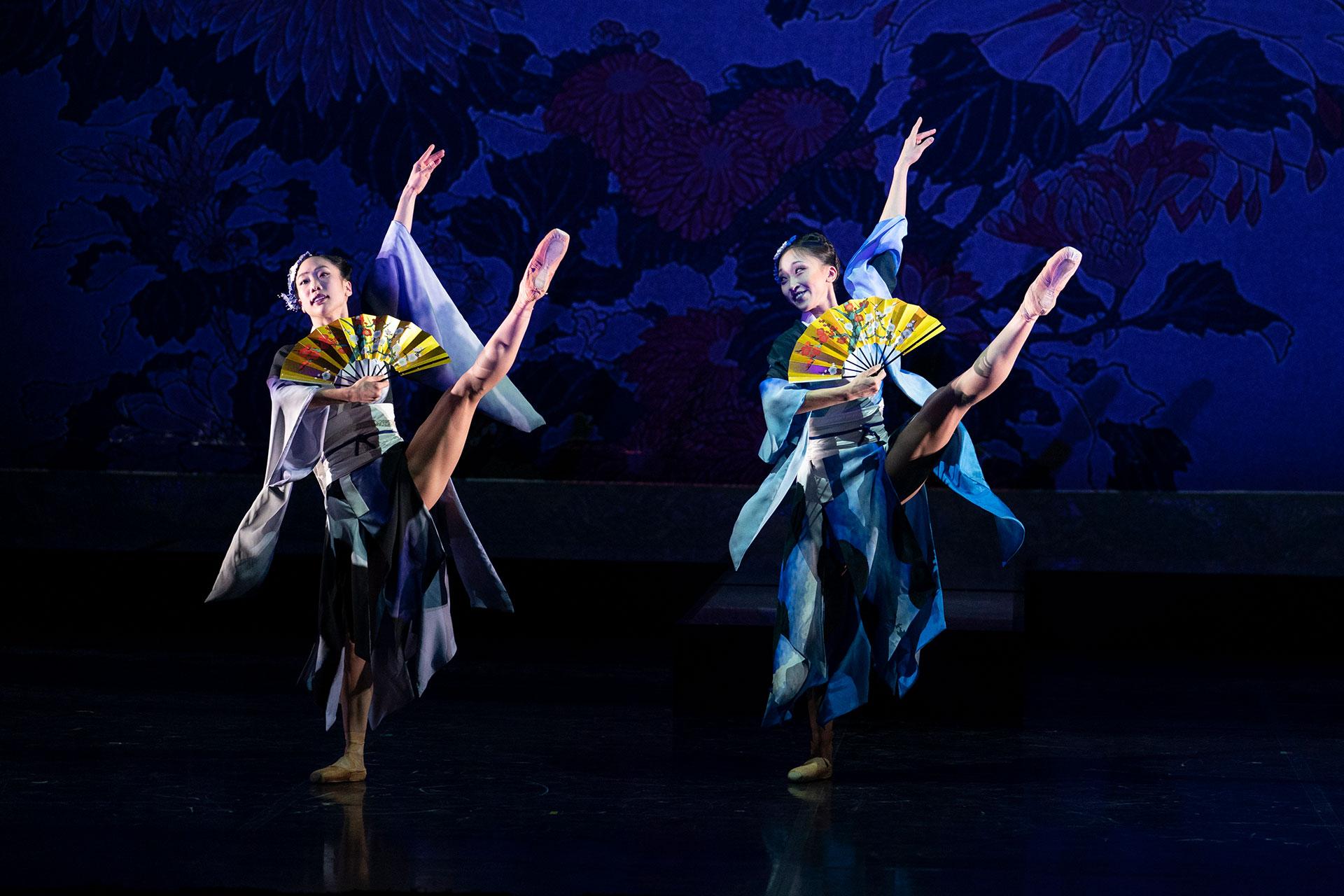 Aiko and Okichi practise the fan dance